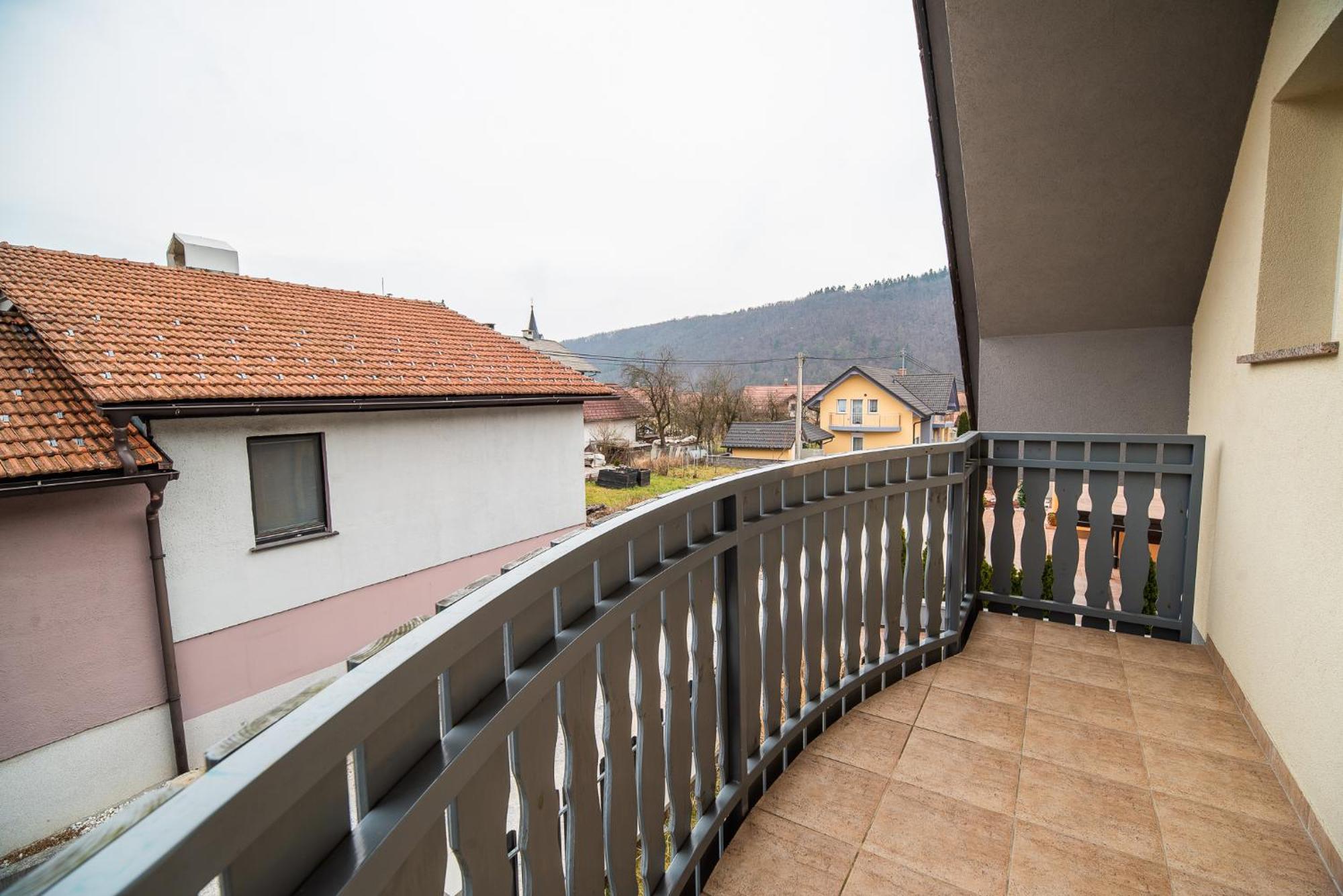Apartment Zelimlje Skofljica ภายนอก รูปภาพ