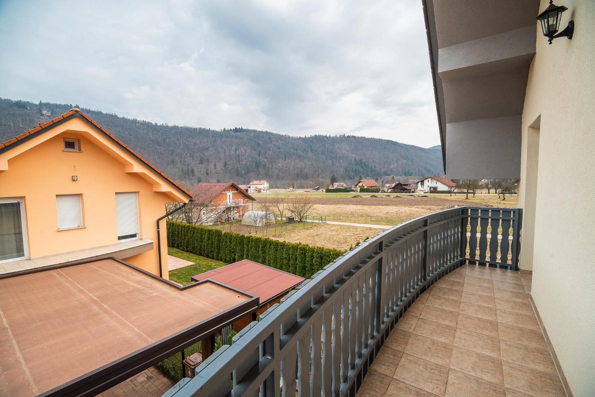 Apartment Zelimlje Skofljica ภายนอก รูปภาพ